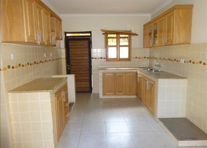 Town House for rent in Mutungo Kampala