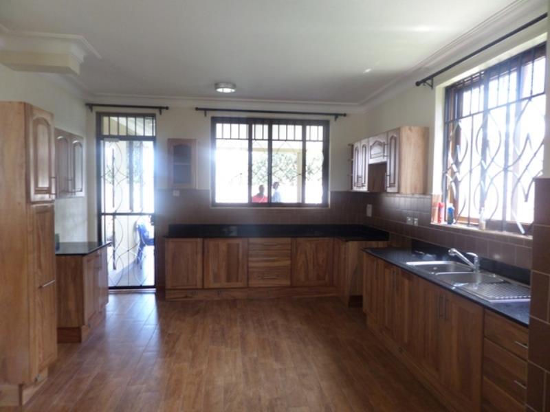 Duplex for rent in Muyenga Kampala