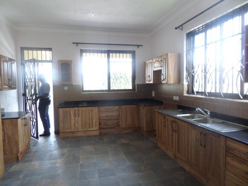 Duplex for rent in Muyenga Kampala