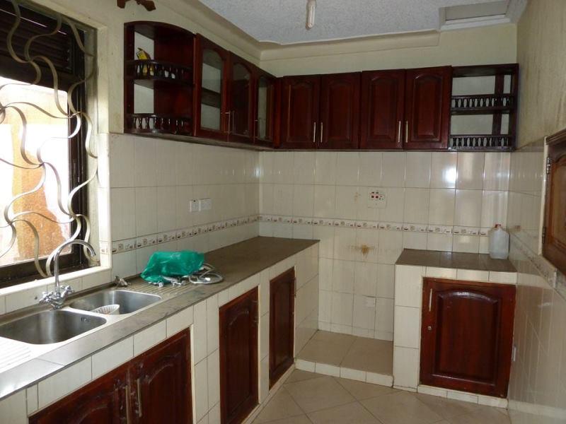 Duplex for rent in Buwaate Wakiso