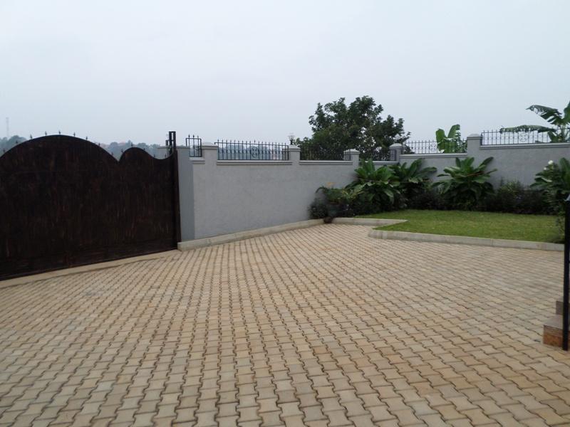 Maisonette for sale in Kyanja Wakiso