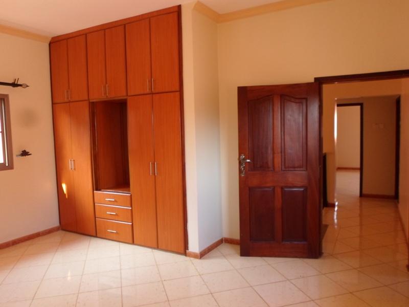 Town House for rent in Mbuya Kampala