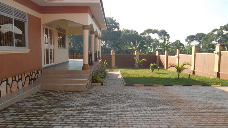 Bungalow for sale in Kitende Wakiso