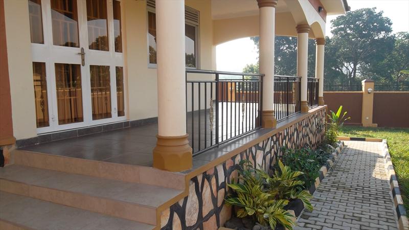 Bungalow for sale in Kitende Wakiso