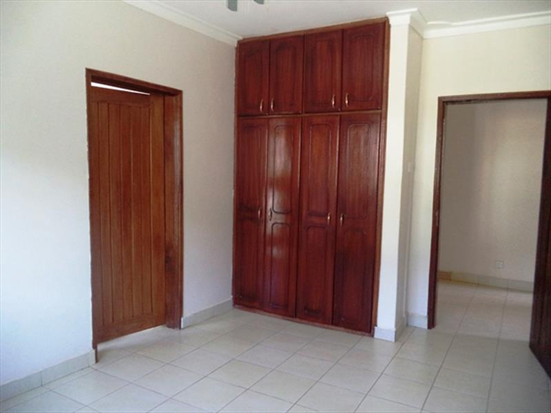 Maisonette for rent in Entebbe Wakiso