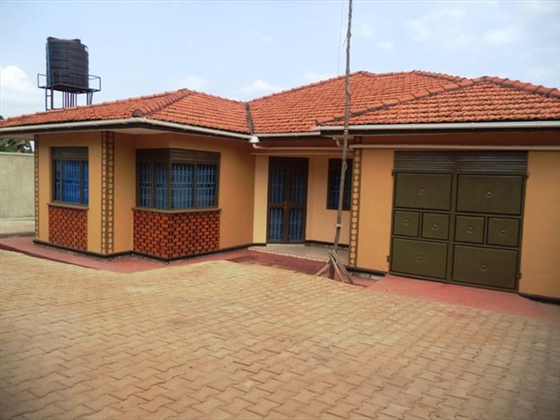 Bungalow for rent in Kisubi Wakiso