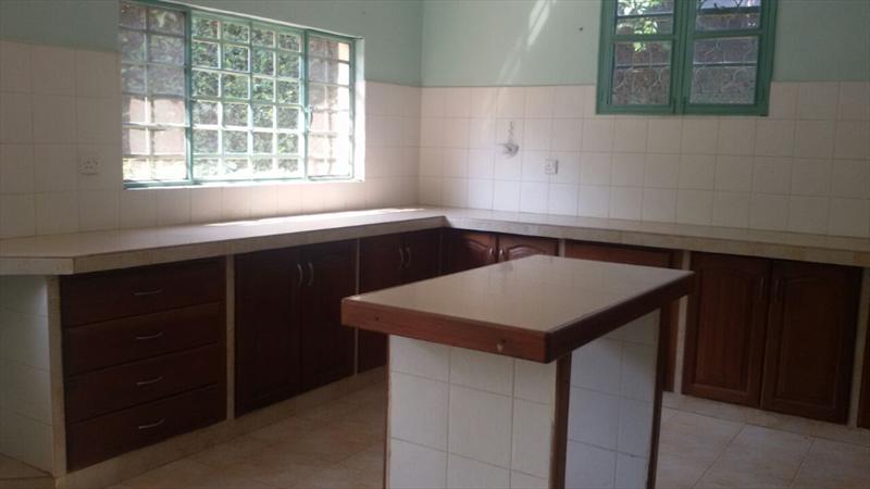 Bungalow for sale in Bugoloobi Kampala