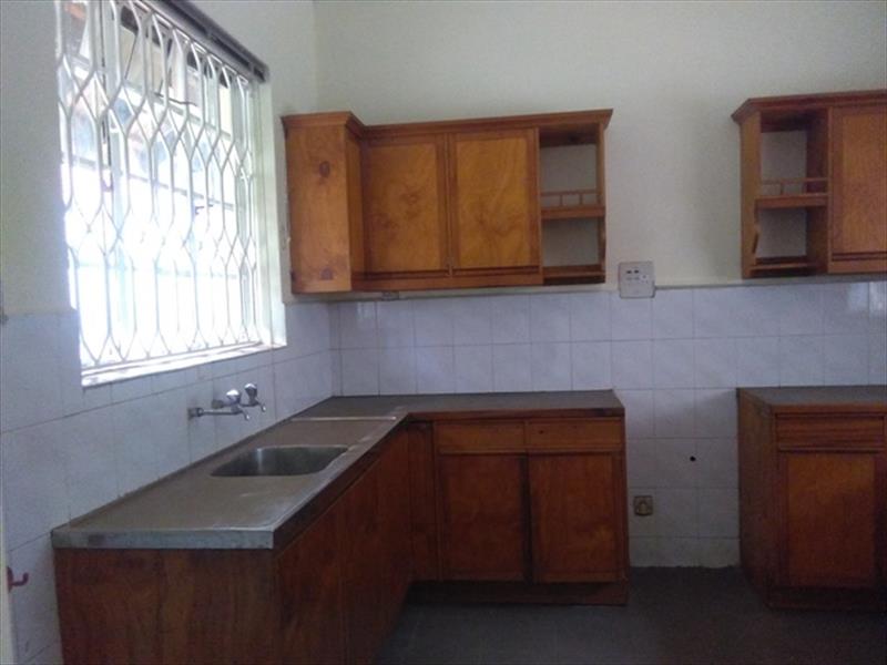 Bungalow for rent in Kololo Kampala