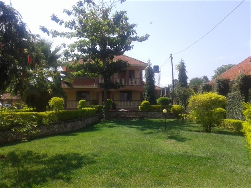 Mansion for sale in Kira Wakiso