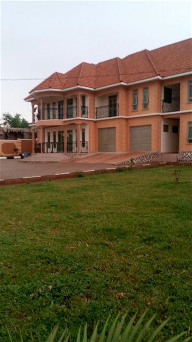 Mansion for sale in Kitende Wakiso