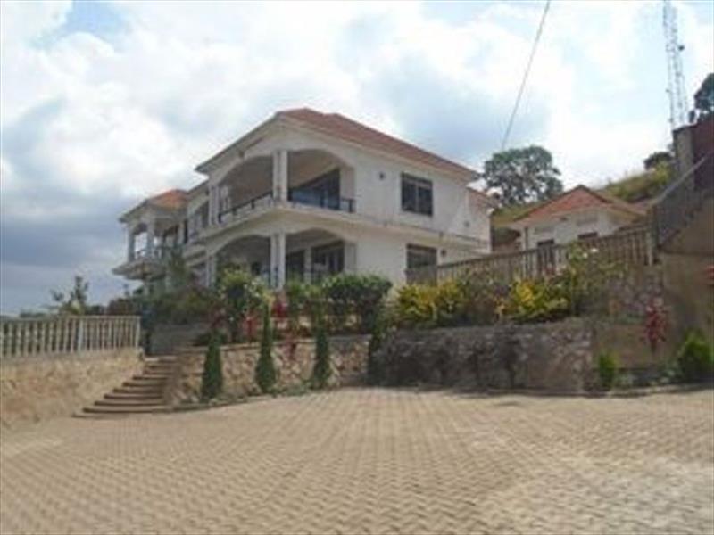 Mansion for sale in Nsangi Mpigi