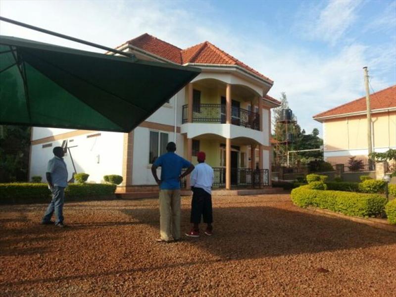 Mansion for sale in Bwebajja Wakiso