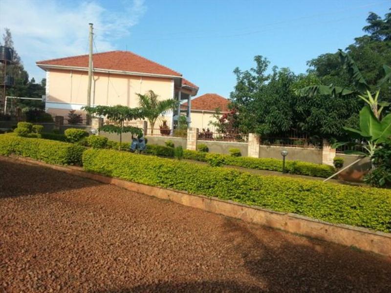 Mansion for sale in Bwebajja Wakiso