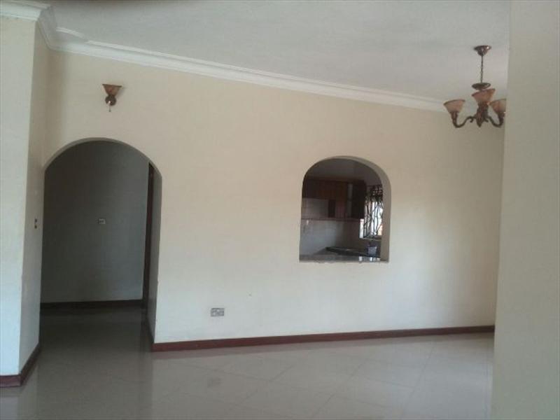 Bungalow for rent in Kiwaatule Kampala