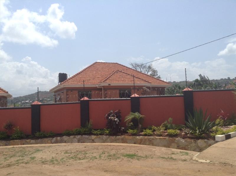 Bungalow for rent in Bwebajja Wakiso