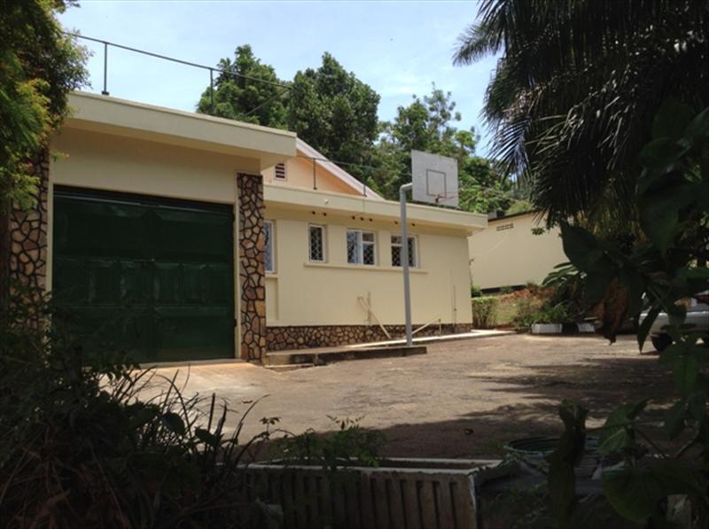 Mansion for rent in Bugoloobi Kampala