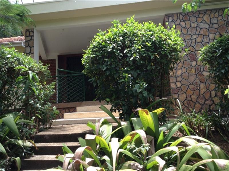 Mansion for rent in Bugoloobi Kampala