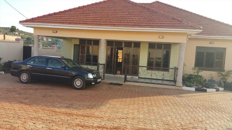 Bungalow for rent in Bwebajja Kampala