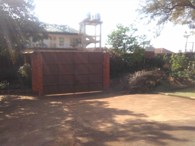 Bungalow for rent in Mengo Kampala