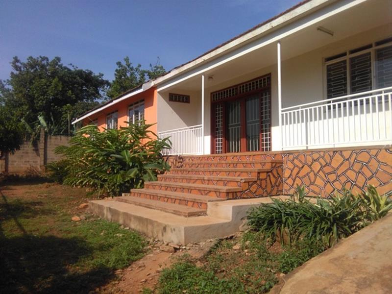 Bungalow for rent in Mengo Kampala