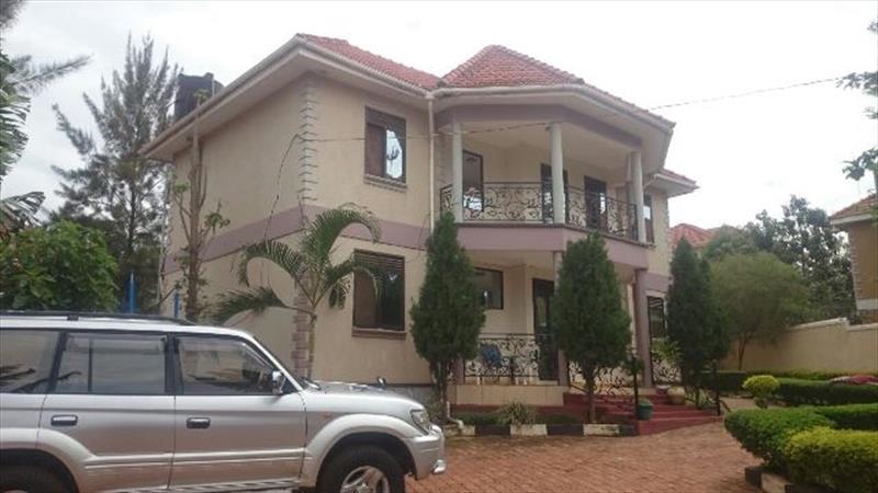 Mansion for rent in Bwebajja Wakiso