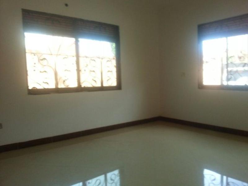 Mansion for sale in Kira Wakiso