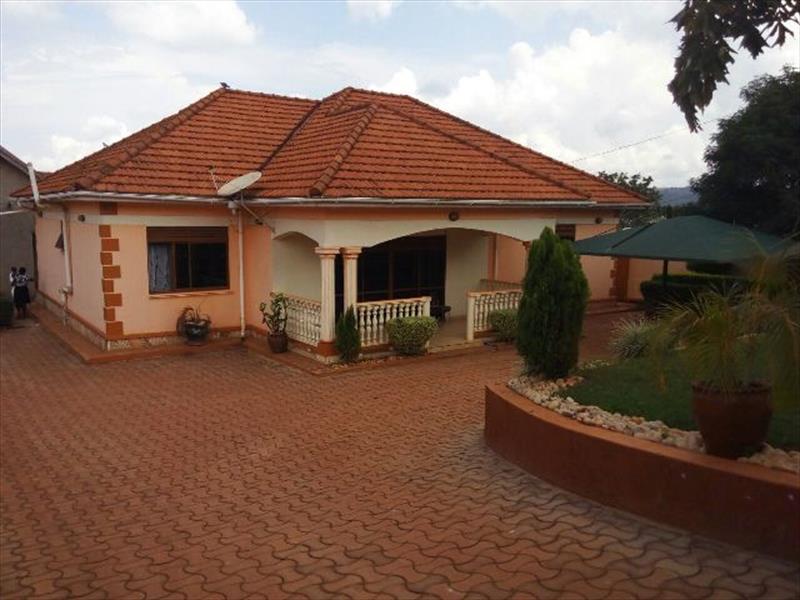 Bungalow for rent in Bwebajja Wakiso