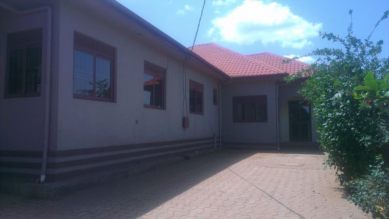 Semi Detached for rent in Kulambilo Kampala