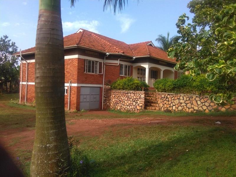 Bungalow for rent in Mengo Kampala