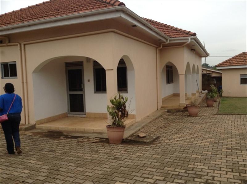 Bungalow for rent in Kyambogo Kampala