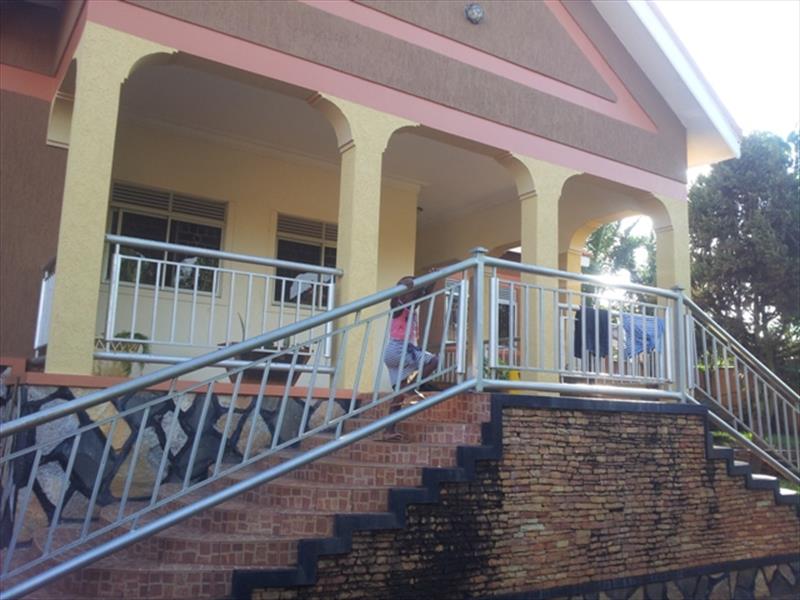Bungalow for rent in Muyenga Kampala