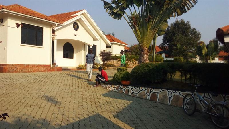 Bungalow for rent in Lubowa Kampala