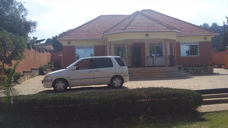 Bungalow for rent in Muyenga Kampala