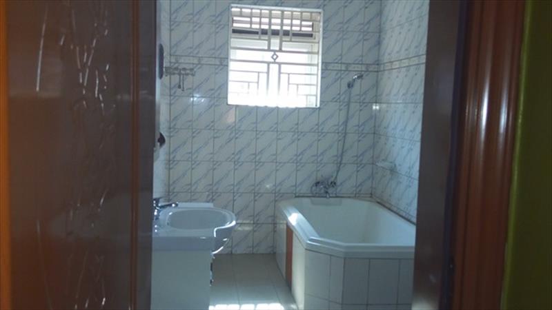 Bungalow for rent in Muyenga Kampala