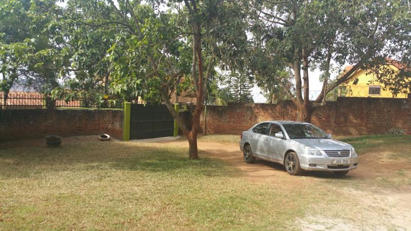 Bungalow for rent in Mutungo Kampala