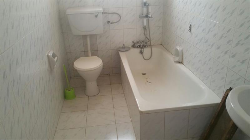 Bungalow for rent in Mutungo Kampala