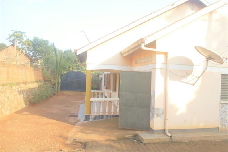 Bungalow for sale in Bwebajja Wakiso