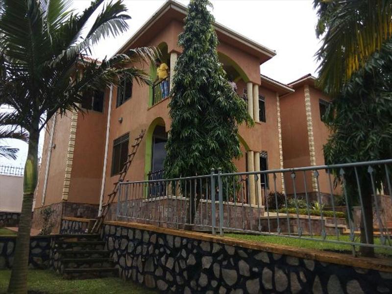 Town House for rent in Muyenga Kampala