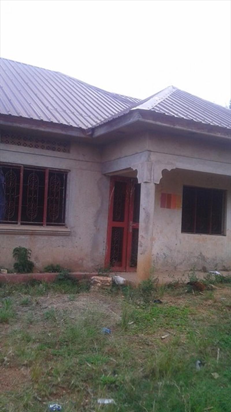 Bungalow for sale in Bweyogerere Kampala