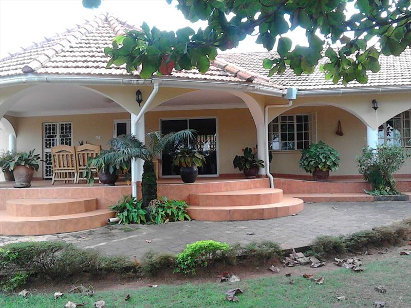 Bungalow for rent in Mbuya Kampala