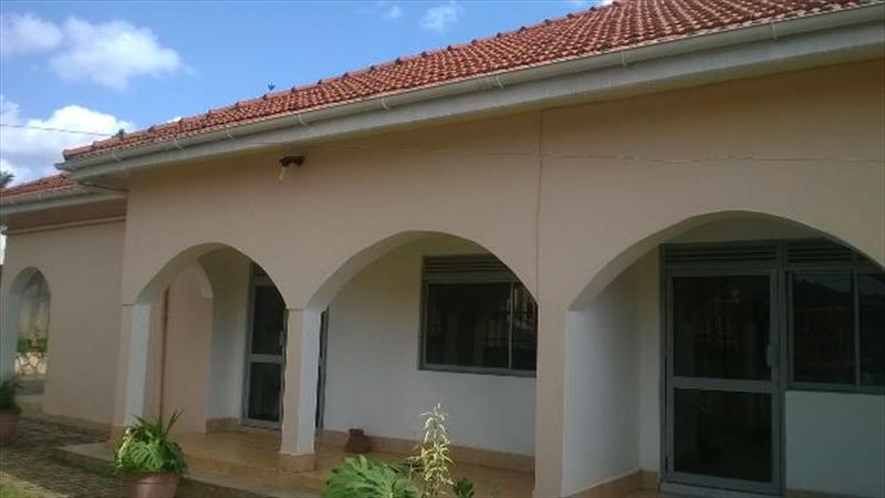 Bungalow for rent in Kyambogo Kampala