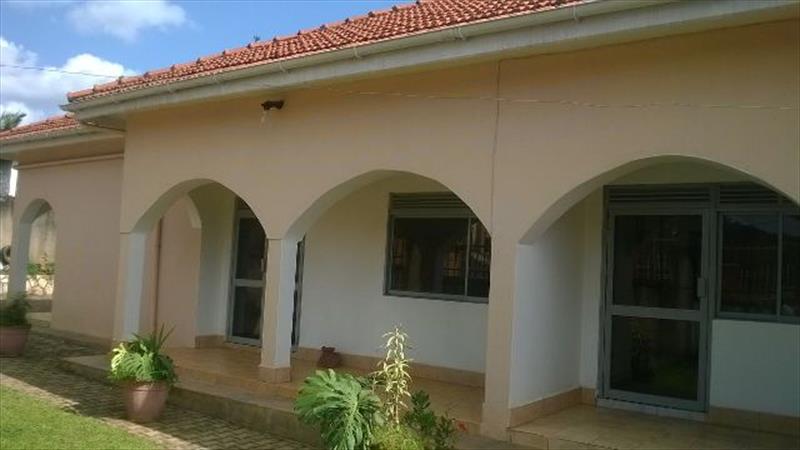 Bungalow for rent in Kyambogo Kampala