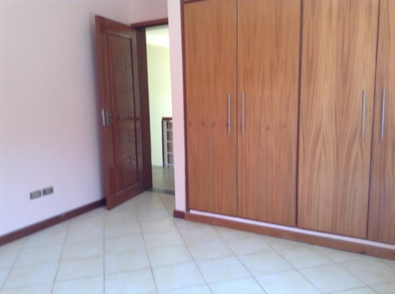 Mansion for rent in Kansanga Kampala