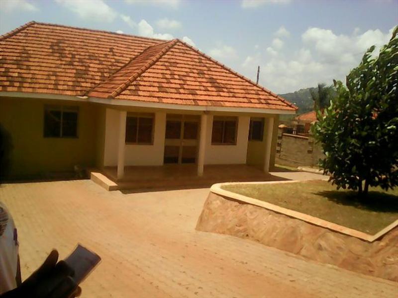 Bungalow for rent in Bwebajja Kampala