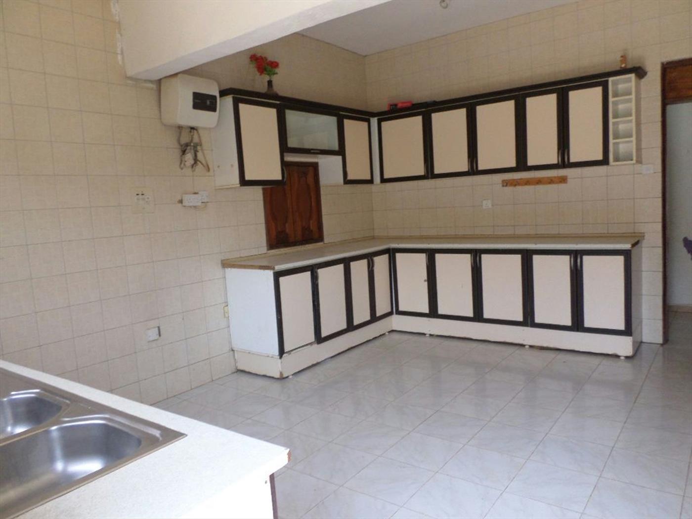 Bungalow for rent in Muyenga Kampala