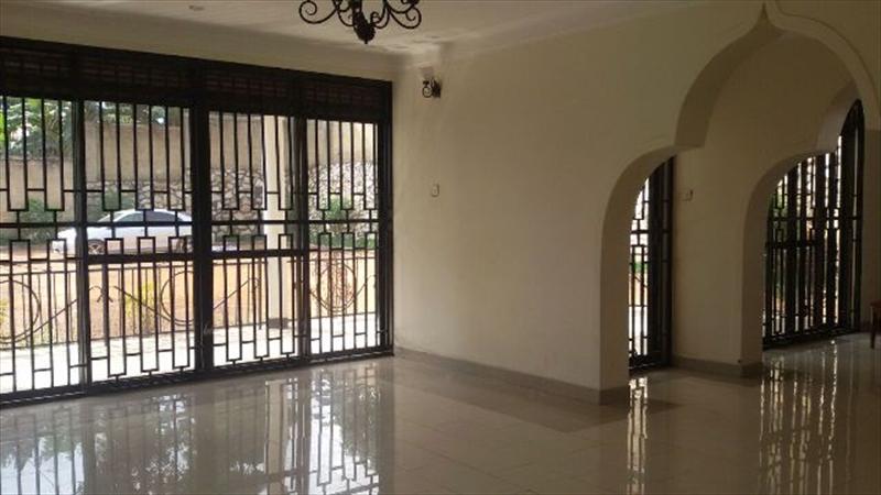 Mansion for sale in Bwebajja Wakiso