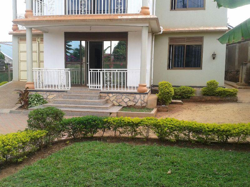 Mansion for sale in Seguku Wakiso