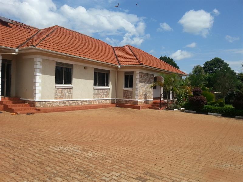 Bungalow for sale in Bwebajja Wakiso