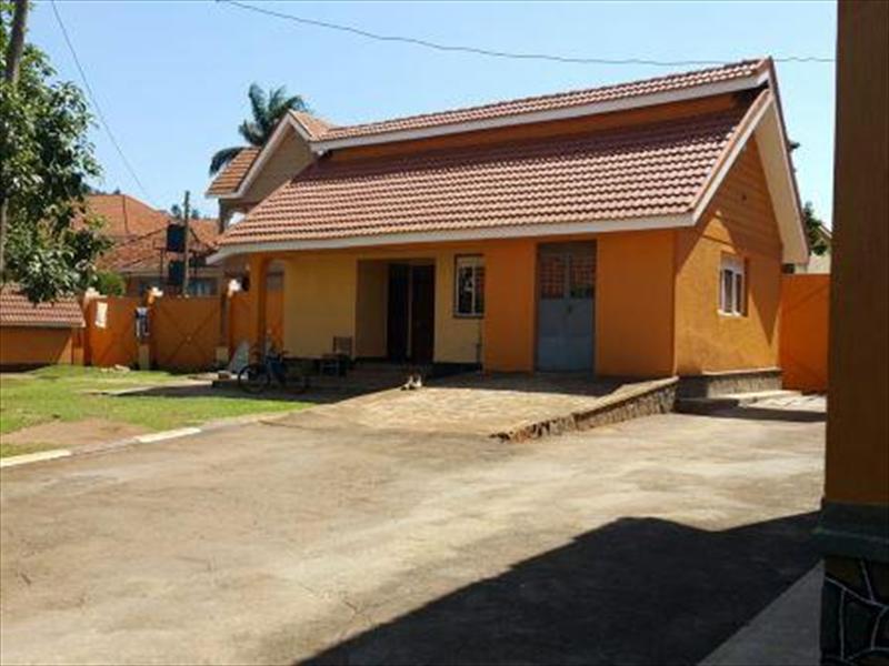 Bungalow for rent in Muyenga Kampala