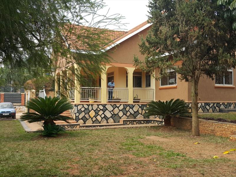 Bungalow for rent in Muyenga Kampala